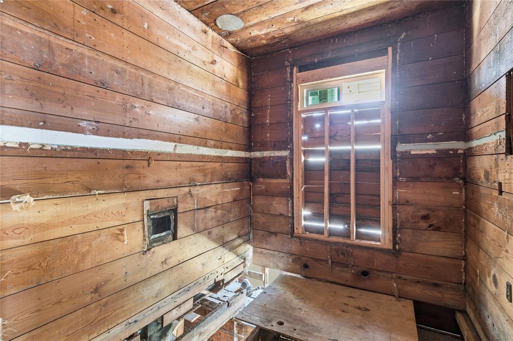 707 North 15th Street Waco, TX 76707 - Photo 17 of 25 Upstairs bathroom
