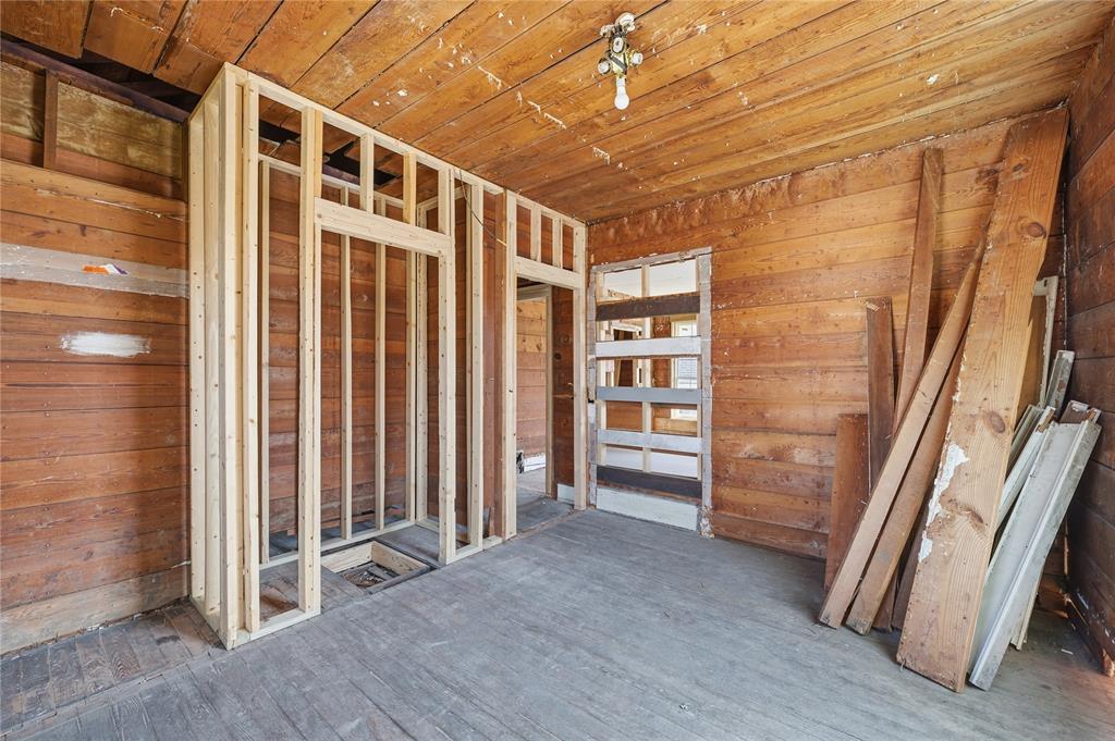 707 North 15th Street Waco, TX 76707 - Photo 20 of 25 Upstairs bedroom