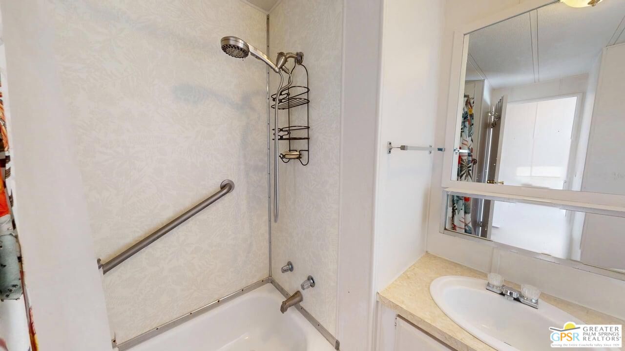 18555 Roberts Road, Unit 8 Desert Hot Springs, CA 92241 - Photo 23 of 52 Gallery Image 23