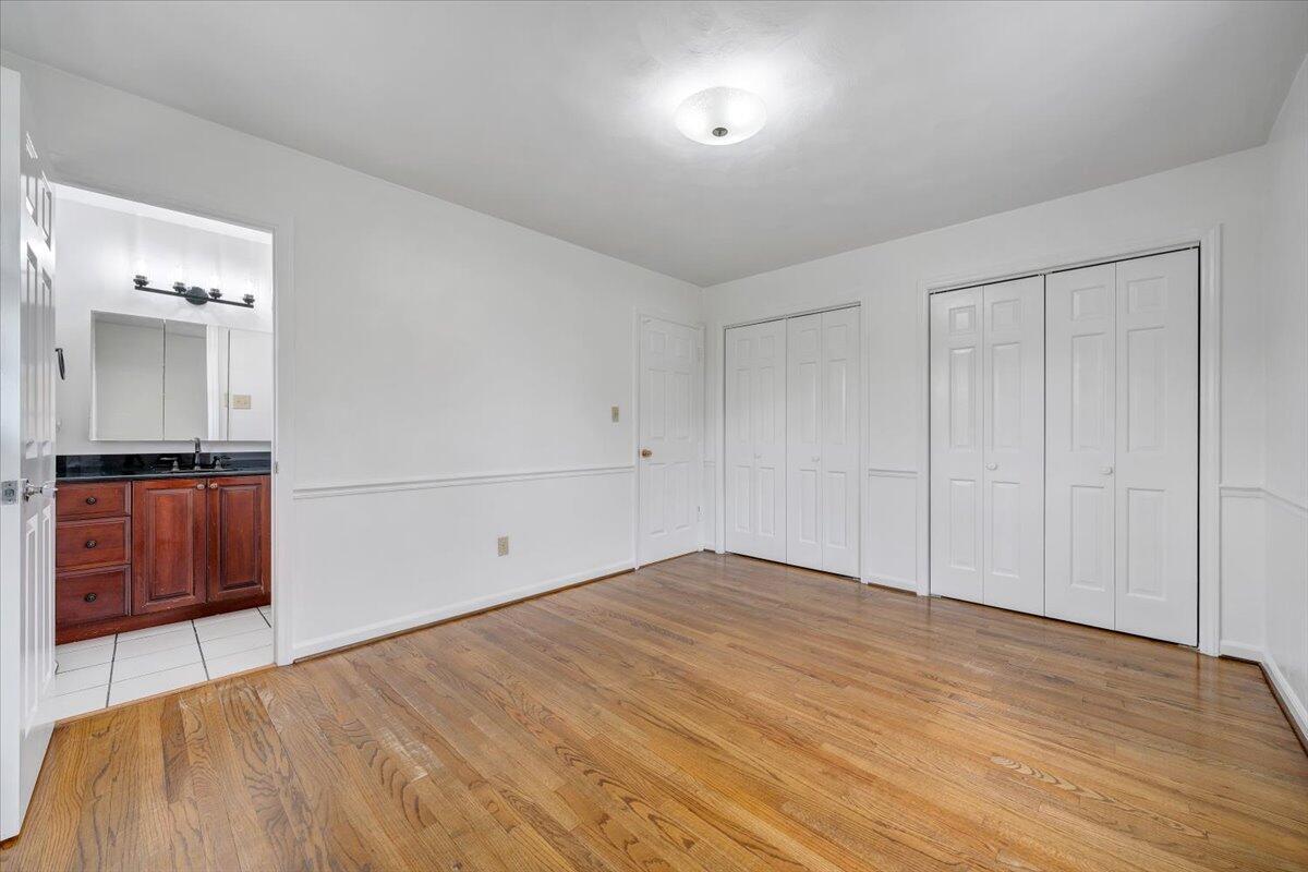 75 McIntosh Road Roanoke, VA 24019 - Photo 14 of 56 Primary suite