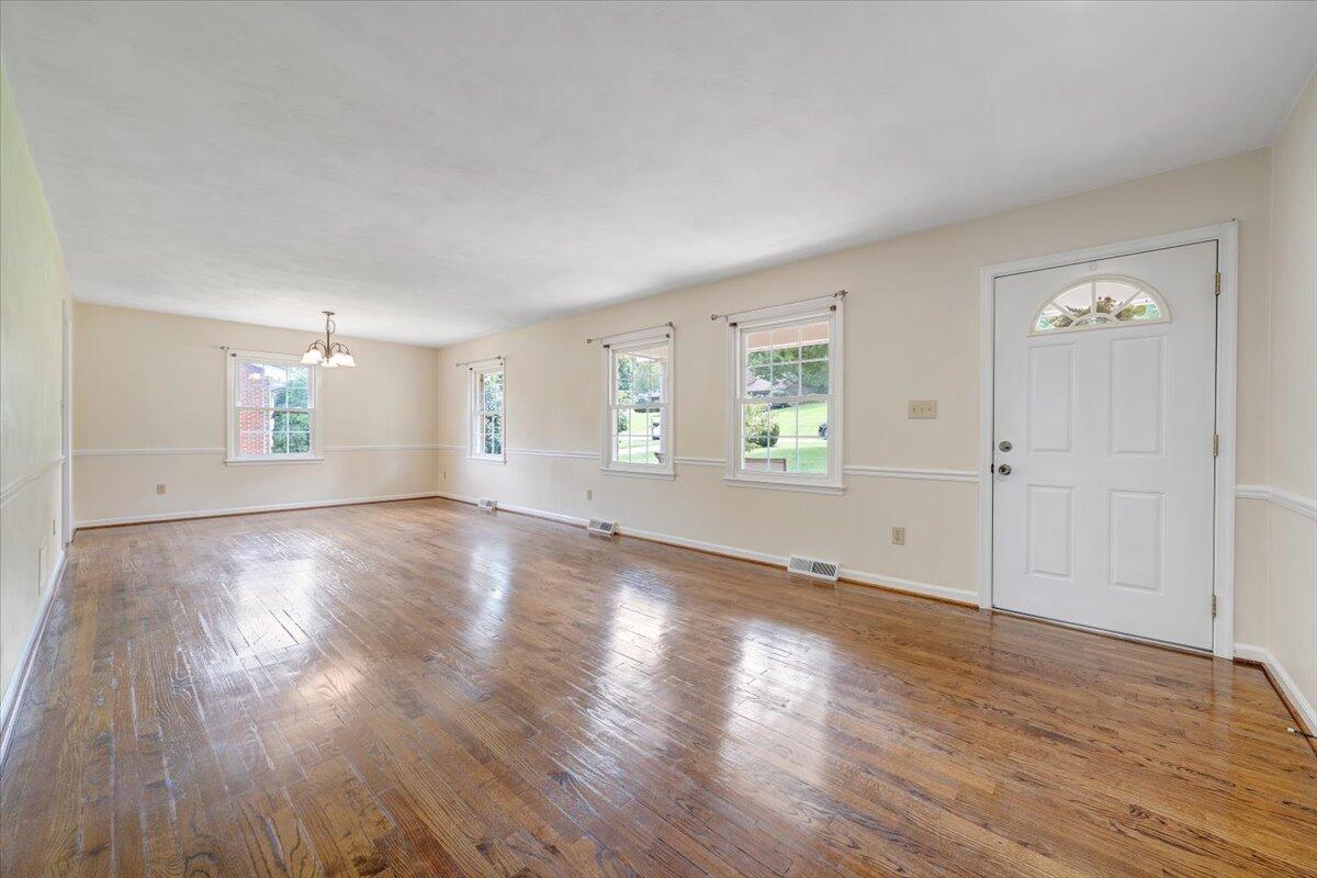 75 McIntosh Road Roanoke, VA 24019 - Photo 2 of 56 02-MIB07095