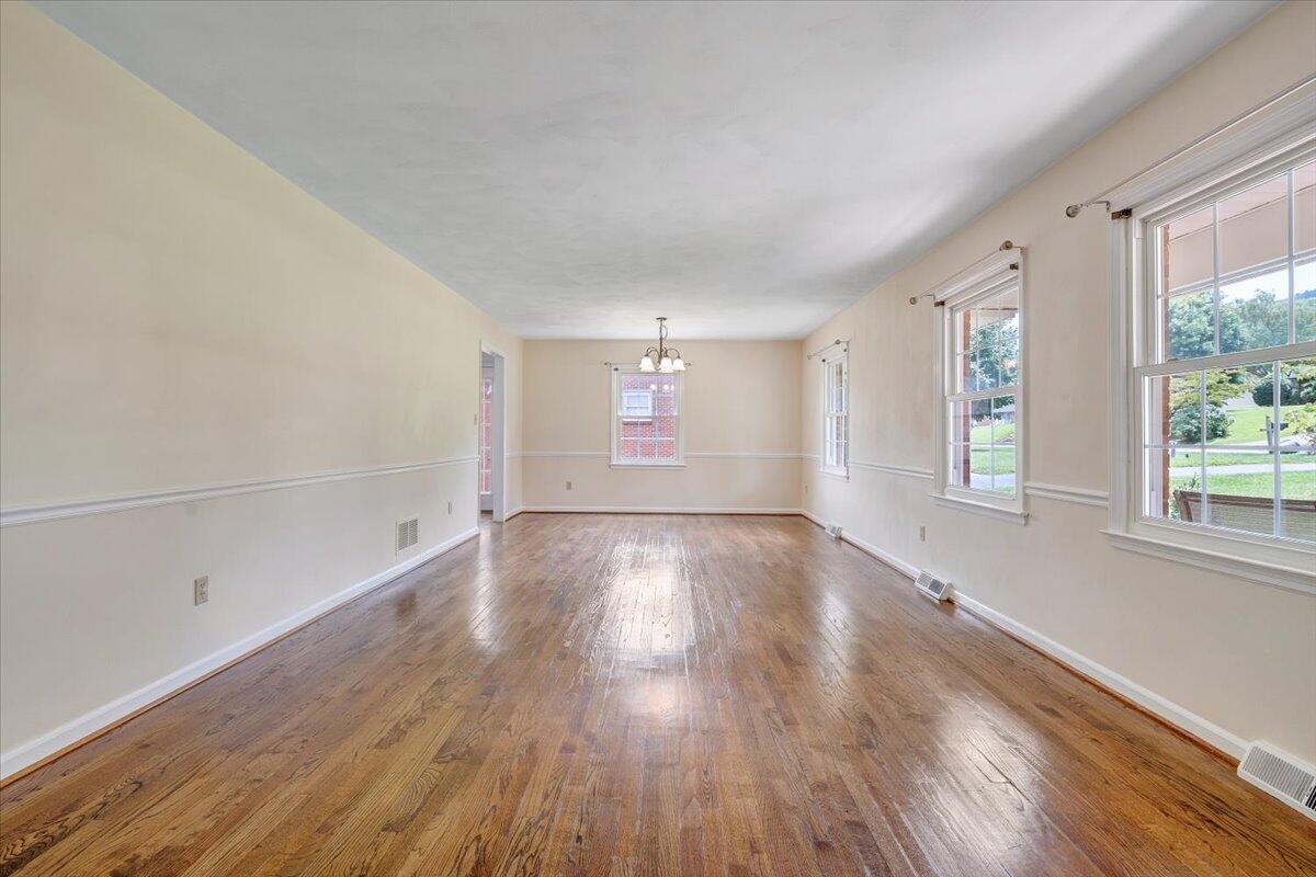 75 McIntosh Road Roanoke, VA 24019 - Photo 3 of 56 03-MIB07098