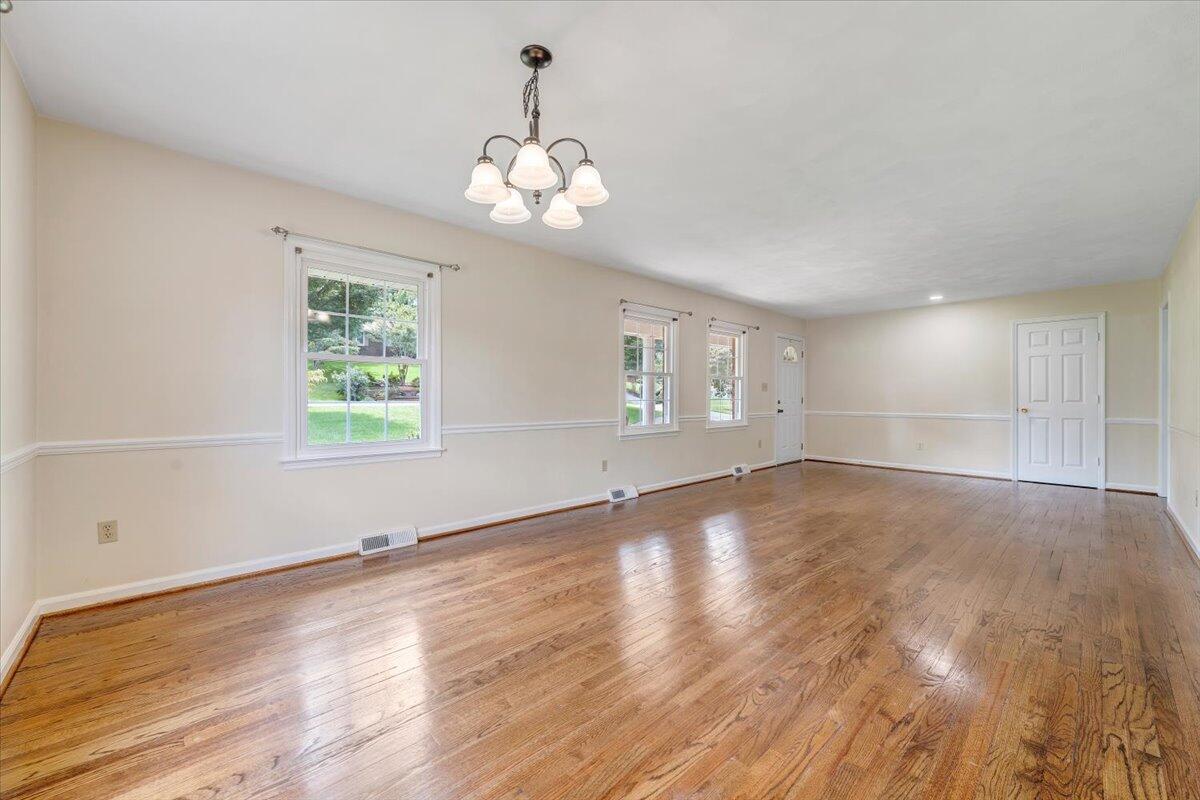 75 McIntosh Road Roanoke, VA 24019 - Photo 5 of 56 05-MIB07104