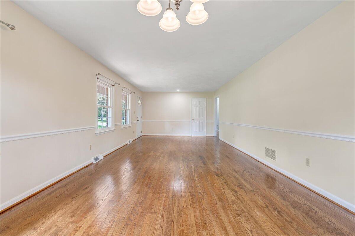 75 McIntosh Road Roanoke, VA 24019 - Photo 6 of 56 06-MIB07107