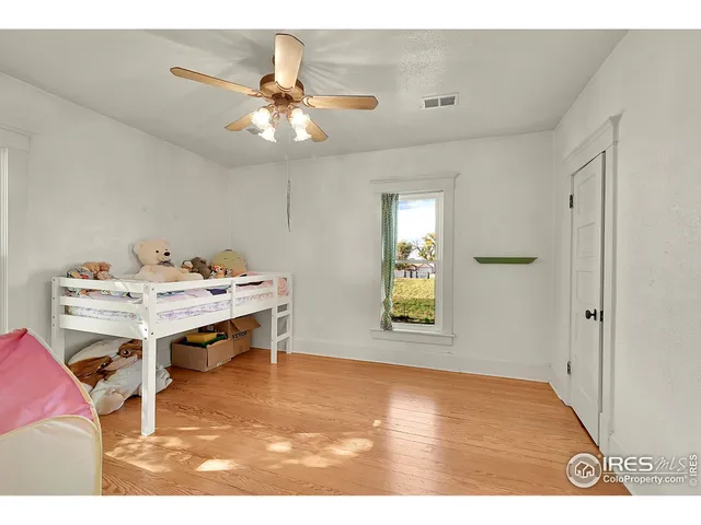 a view of washer and dryer in a room