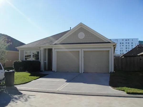 $2,100 | 6031 Lynwood Banks Lane, Houston, TX 77092
