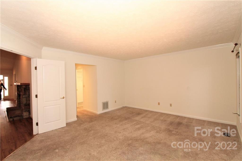 929 Kanuga Road Hendersonville, NC 28739 - Photo 12 of 23 Gallery Image 12