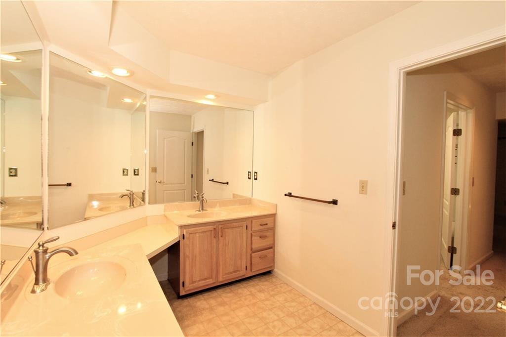 929 Kanuga Road Hendersonville, NC 28739 - Photo 14 of 23 Gallery Image 14