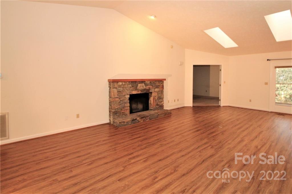929 Kanuga Road Hendersonville, NC 28739 - Photo 5 of 23 Gallery Image 5