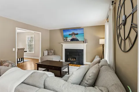 $649,900 | 4927 Hickory Trail, Middleton, WI 53562