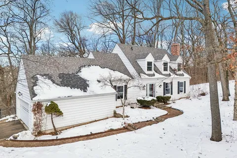 $649,900 | 4927 Hickory Trail, Middleton, WI 53562