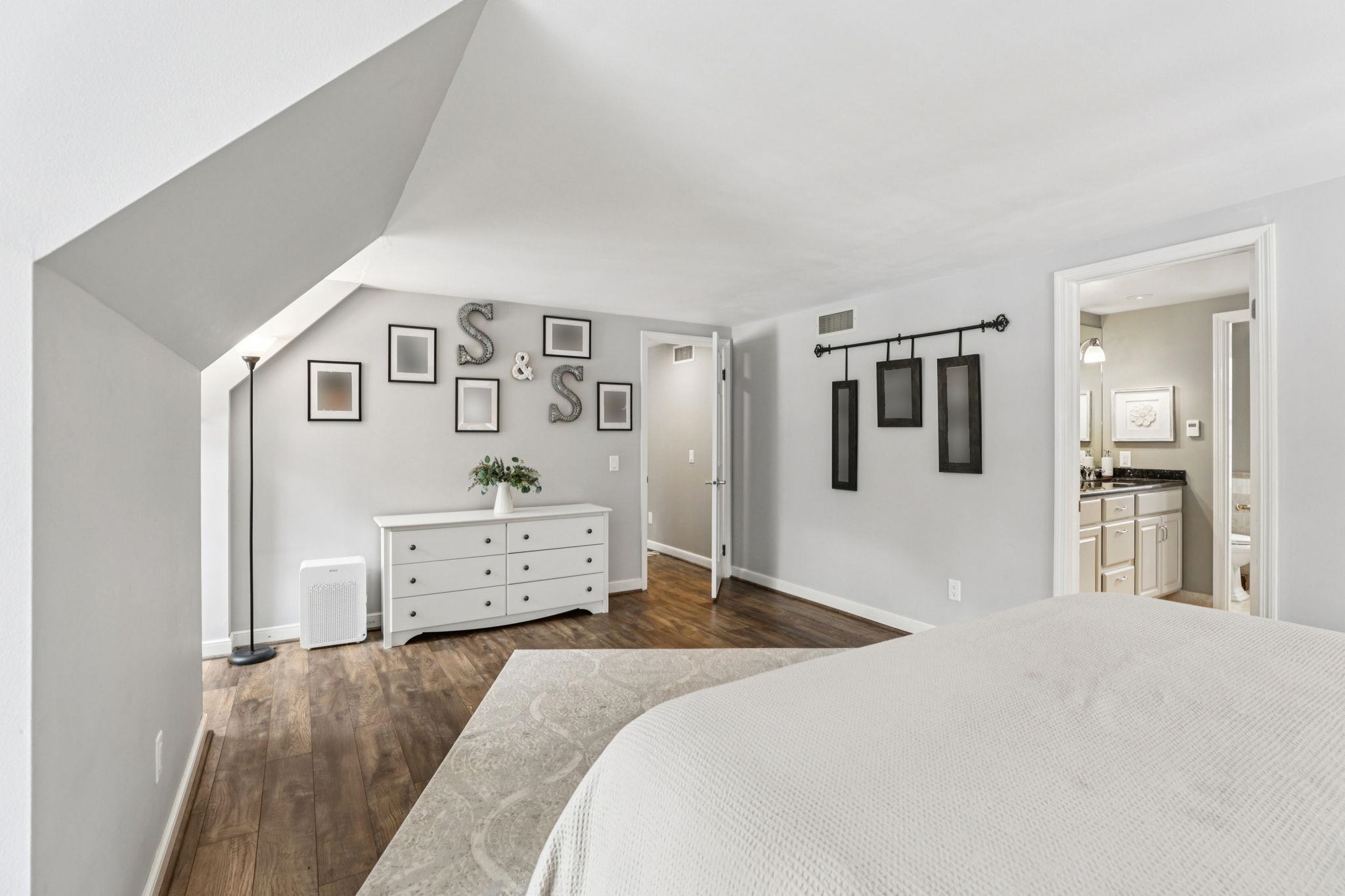 4927 Hickory Trail Middleton, WI 53562 - Photo 23 of 55