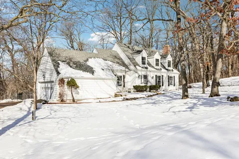 $649,900 | 4927 Hickory Trail, Middleton, WI 53562