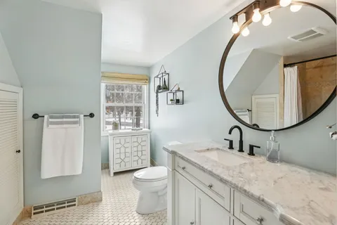 $649,900 | 4927 Hickory Trail, Middleton, WI 53562