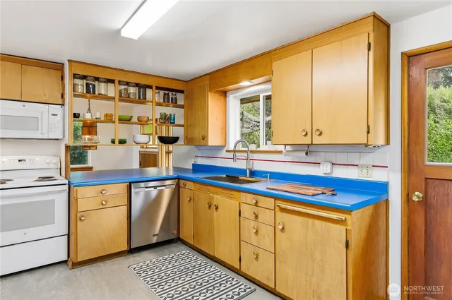 $835,000 | 14111 12th Avenue Southwest, Burien, WA 98166