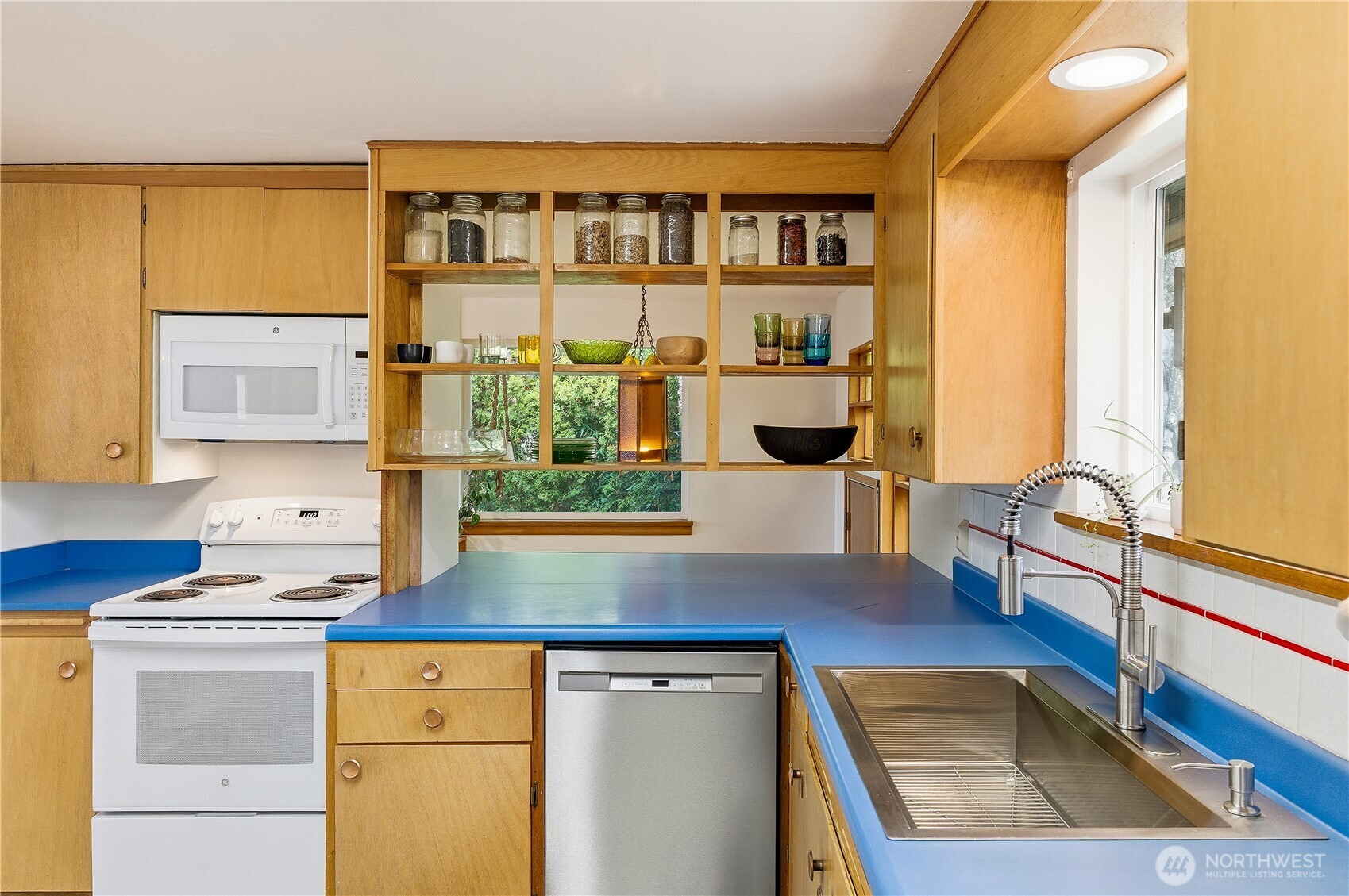 14111 12th Avenue Southwest Burien, WA 98166 - Photo 14 of 27