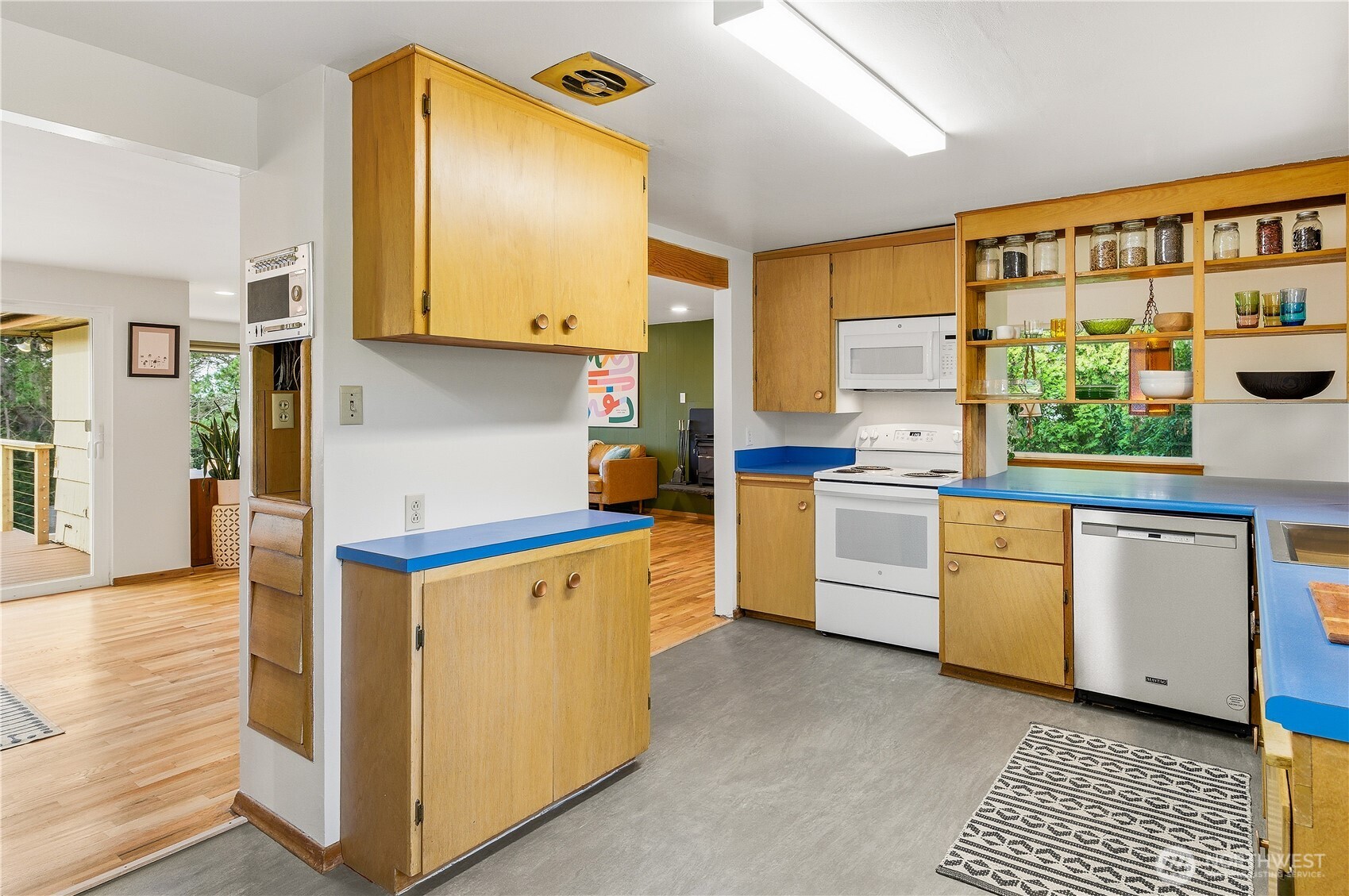 14111 12th Avenue Southwest Burien, WA 98166 - Photo 15 of 27