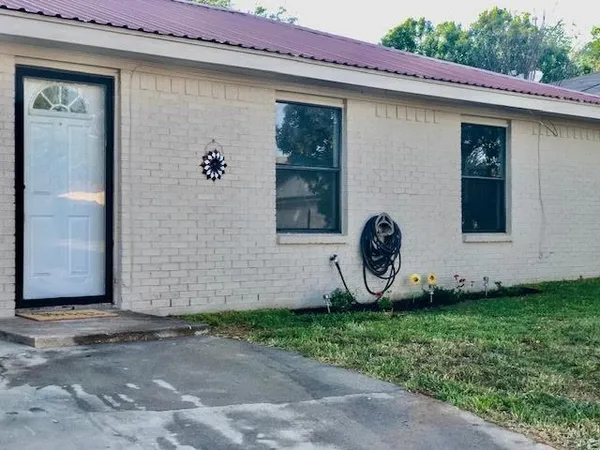 $1,750 | 409 North Cedar Street, Springtown, TX 76082
