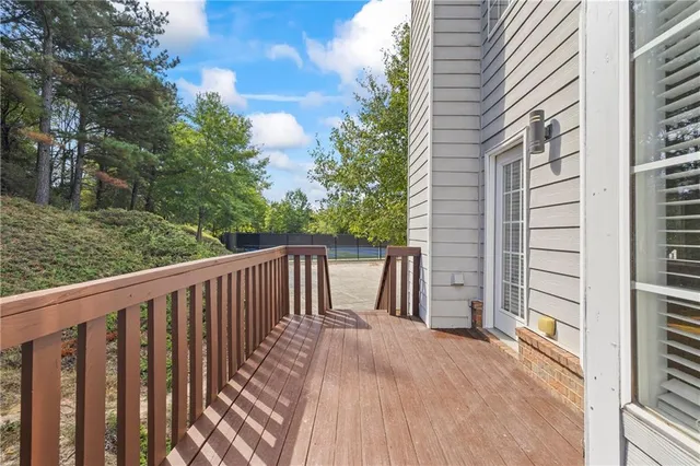 a tennis court that has tennis net
