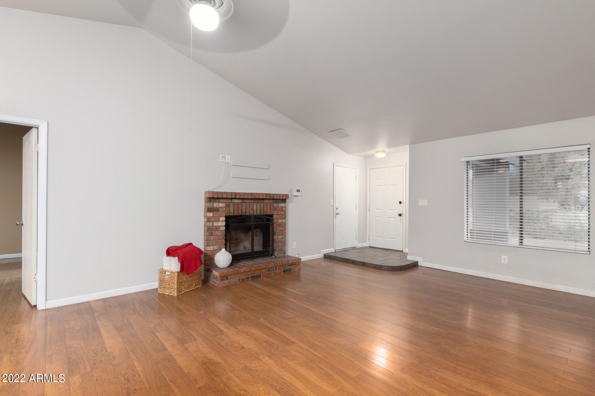 3041 East John Cabot Road Phoenix, AZ 85032 - Photo 5 of 24 06 - John Cabot