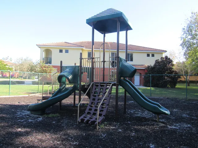 $299,900 | 48 Southeast Sedona Circle, Unit 201, Stuart, FL 34994