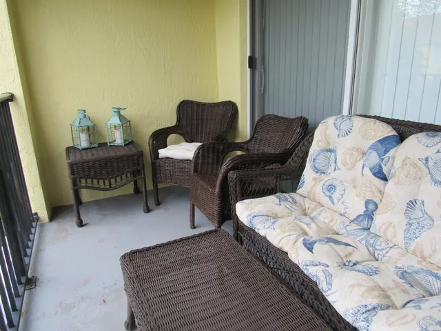 $299,900 | 48 Southeast Sedona Circle, Unit 201, Stuart, FL 34994