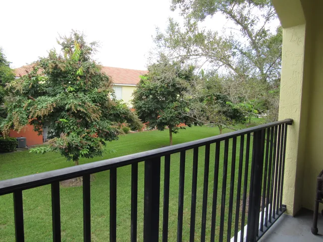 $299,900 | 48 Southeast Sedona Circle, Unit 201, Stuart, FL 34994