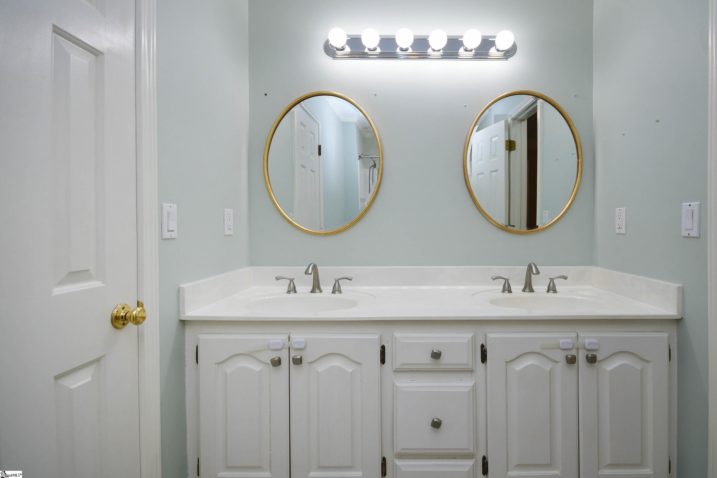 320 English Oak Road Simpsonville, SC 29681 - Photo 18 of 36 Gallery Image 18