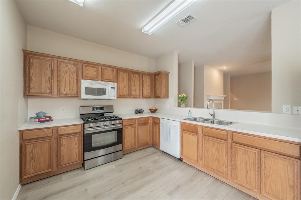 629 Chalk Knoll Road Fort Worth, TX 76108 - Photo 8 of 40
