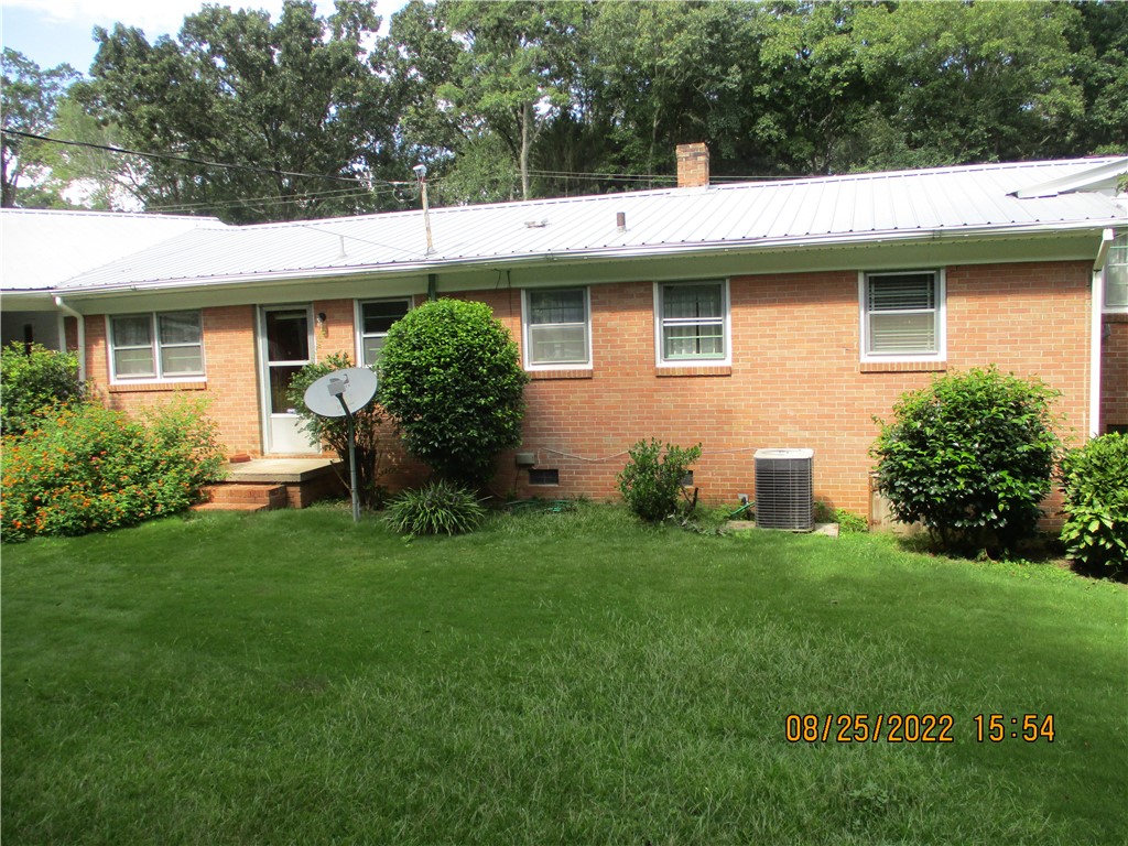 405 Playground Road Walhalla, SC 29691 - Photo 3 of 39