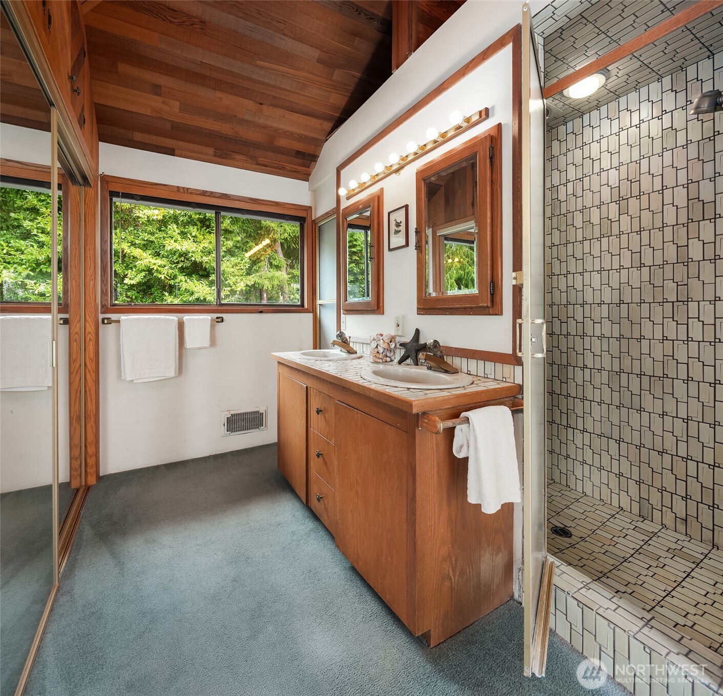 10634 Southwest Cowan Road Vashon, WA 98070 - Photo 24 of 40 Gallery Image 24