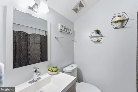 $440,000 | 8142 Carrleigh Parkway, Unit 126, Springfield, VA 22152