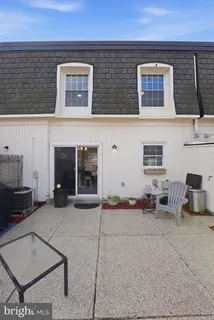 $440,000 | 8142 Carrleigh Parkway, Unit 126, Springfield, VA 22152