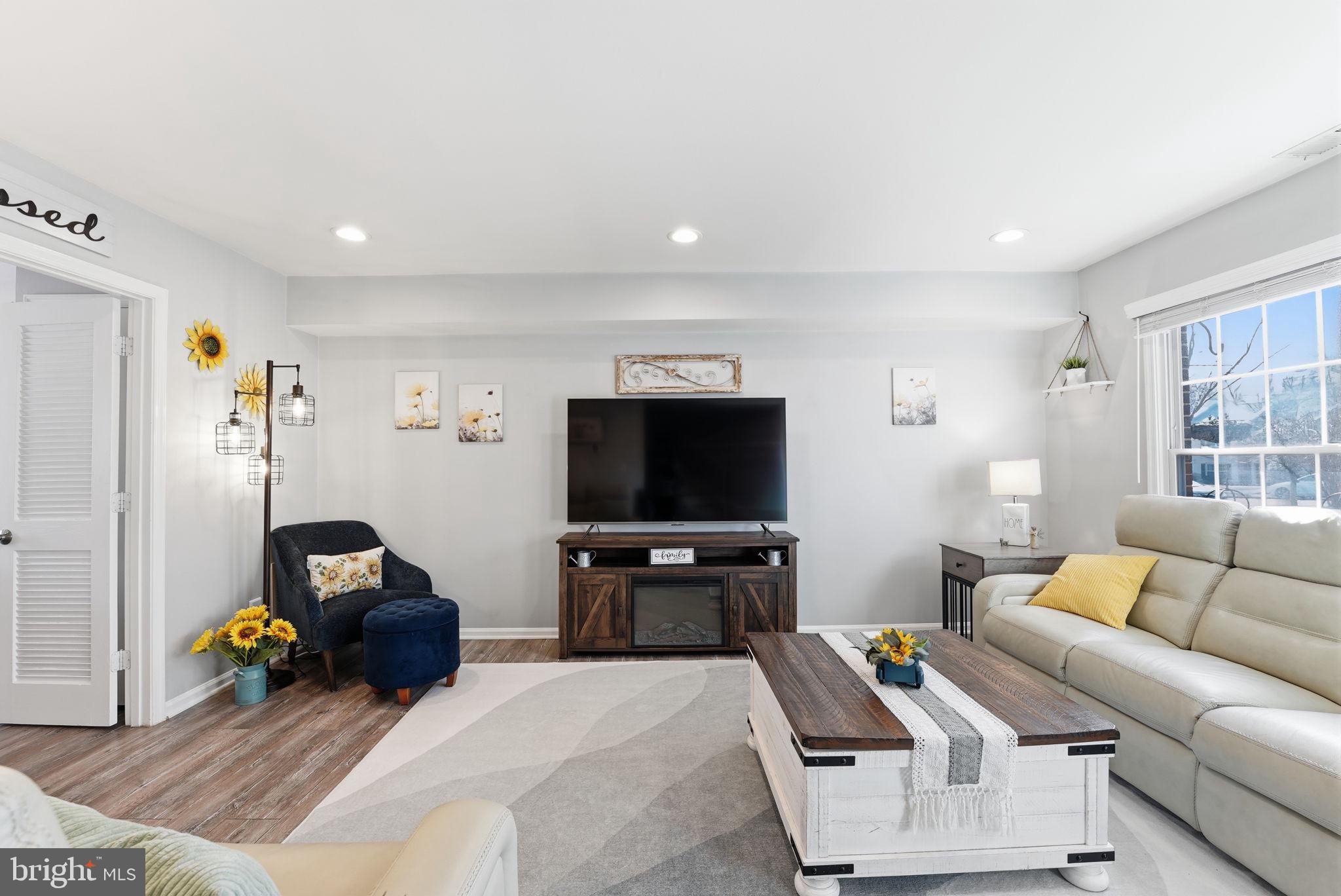 8142 Carrleigh Parkway, Unit 126 Springfield, VA 22152 - Photo 3 of 26