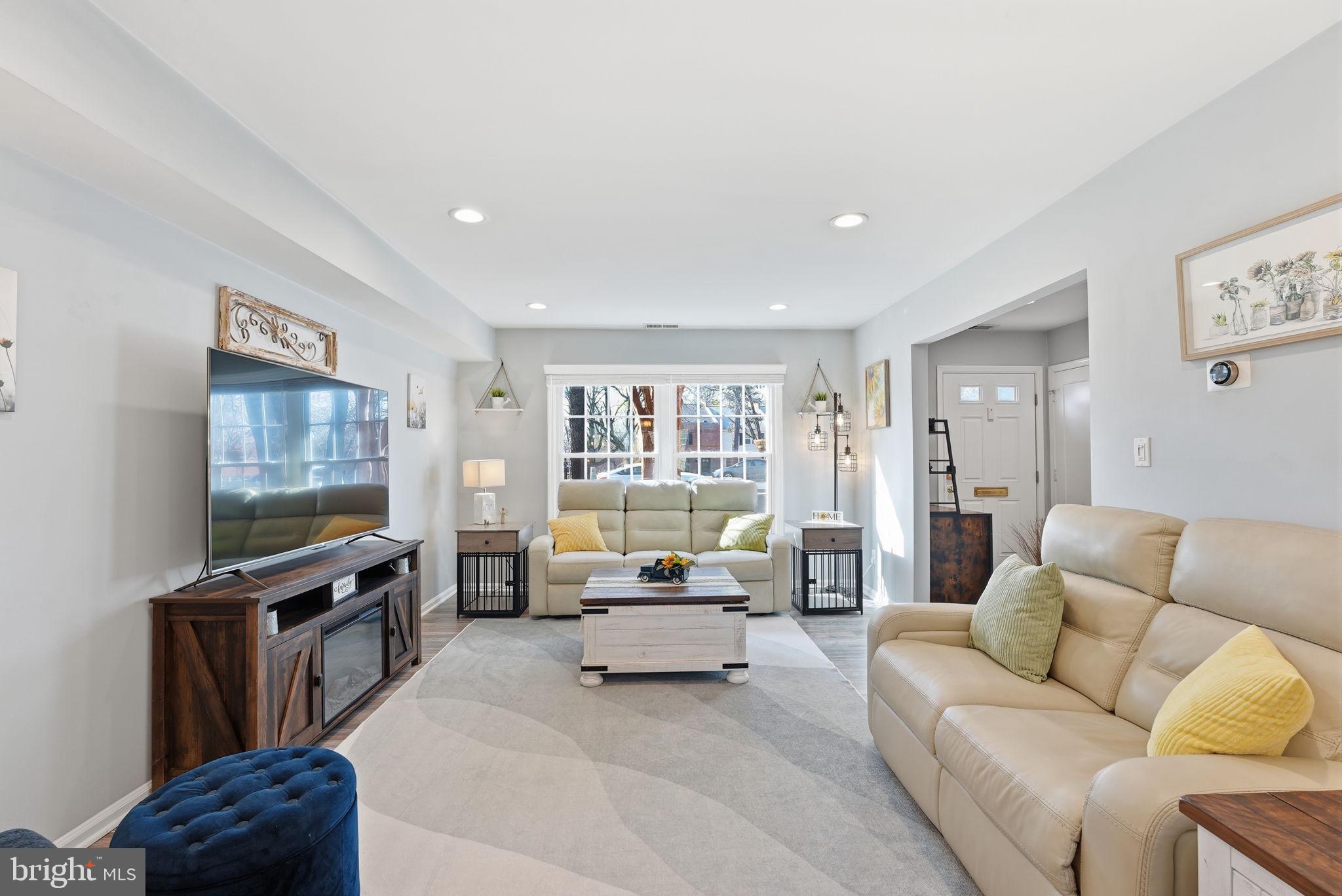 8142 Carrleigh Parkway, Unit 126 Springfield, VA 22152 - Photo 4 of 26