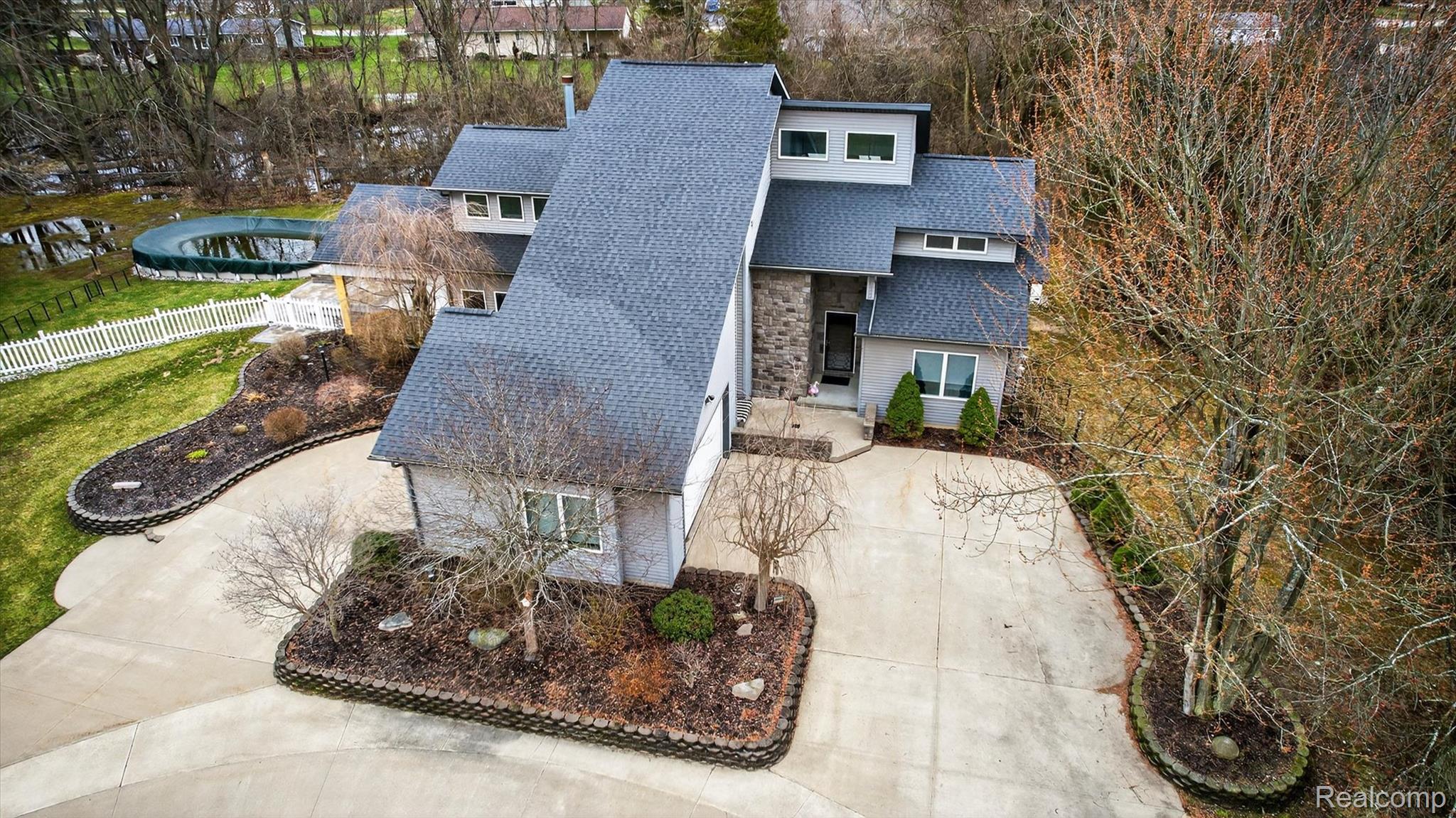 552 North McKinley Road Flushing, MI 48433 - Photo 81 of 98 View of front of house with roof with shingles and concrete driveway