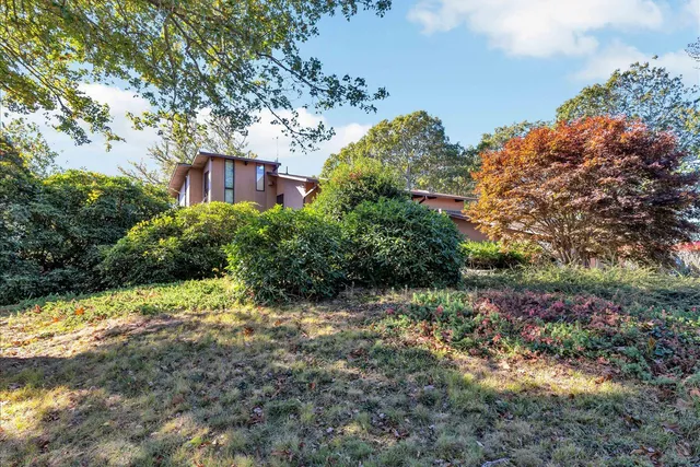 a wooden bench sitting in front of a building