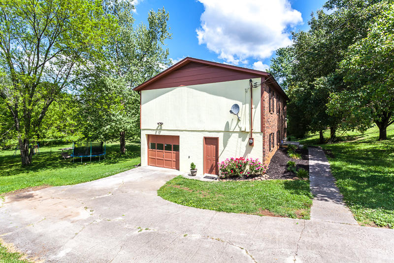 3839 Sullivan Road Knoxville, TN 37921 - Photo 18 of 18 008160506-2-3839SullivanRdKnoxvilleTN-SM