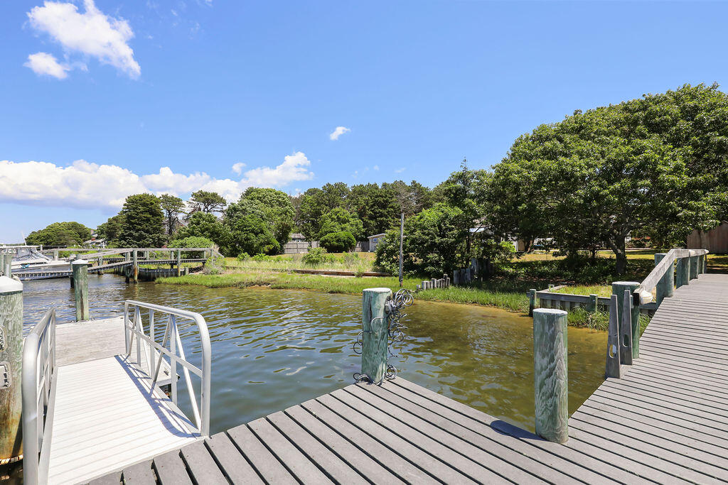 379 Monomoscoy Road Mashpee, MA 02649 - Photo 36 of 42 IMG_2362