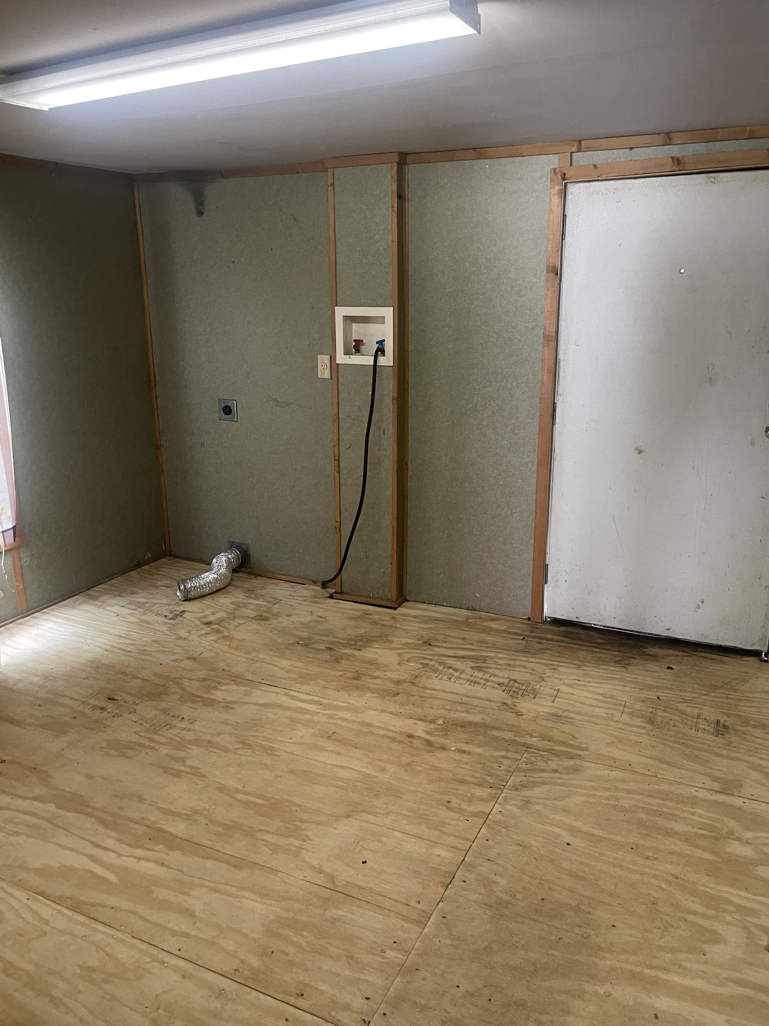 263 Reeves Street Lexington, TN 38351 - Photo 10 of 19 a view of a room