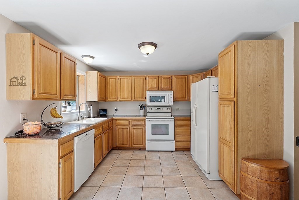 4 Dana Road Peabody, MA 01960 - Photo 7 of 40 Gallery Image 7