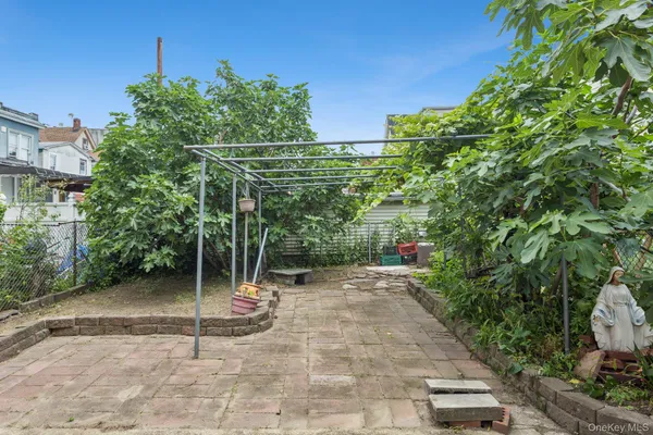 $1,588,888 | 45-09 104th Street | South Corona