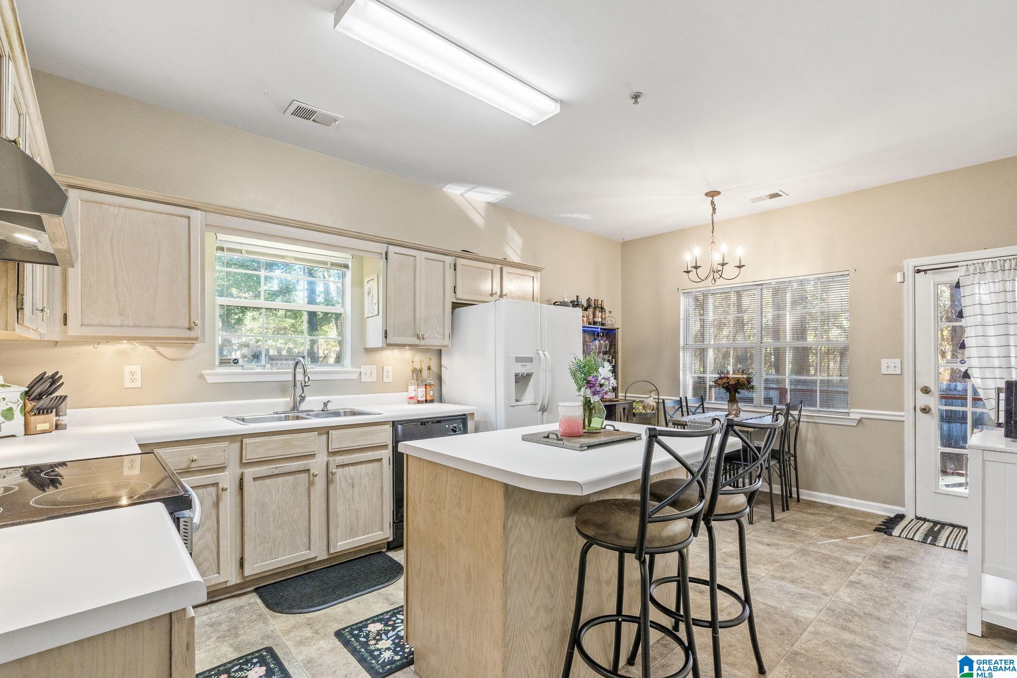141 Timberleaf Circle Alabaster, AL 35007 - Photo 11 of 33 Gallery Image 11