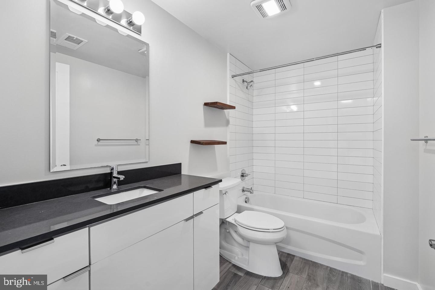 700 Roeder Road, Unit 401 Silver Spring, MD 20910 - Photo 18 of 30 Bathroom