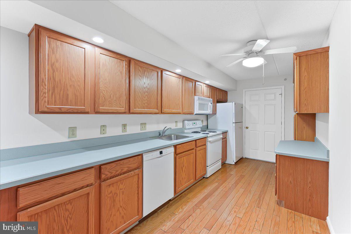 615 Brandon Road Norristown, PA 19403 - Photo 3 of 36 Kitchen view from front door