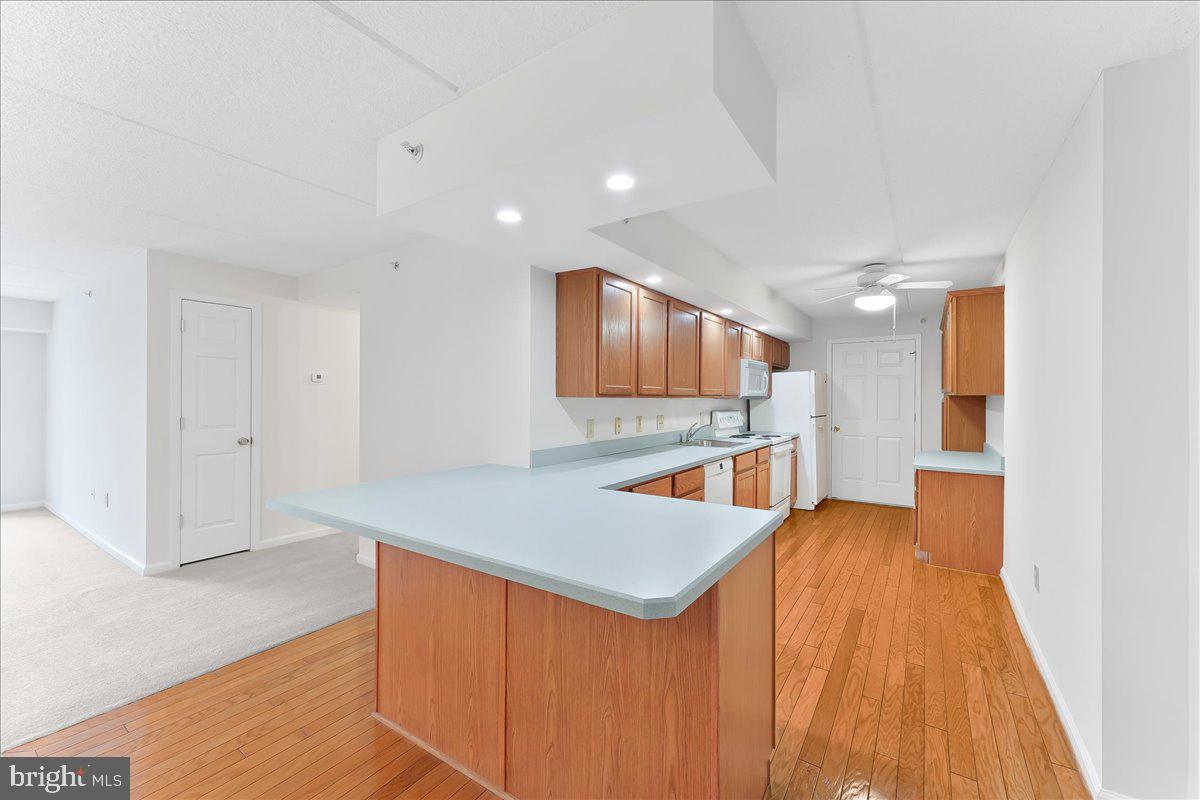 615 Brandon Road Norristown, PA 19403 - Photo 4 of 36 Extended bar area, hardwood flooring
