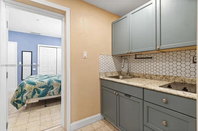 a en suite bathroom with a sink and mirror