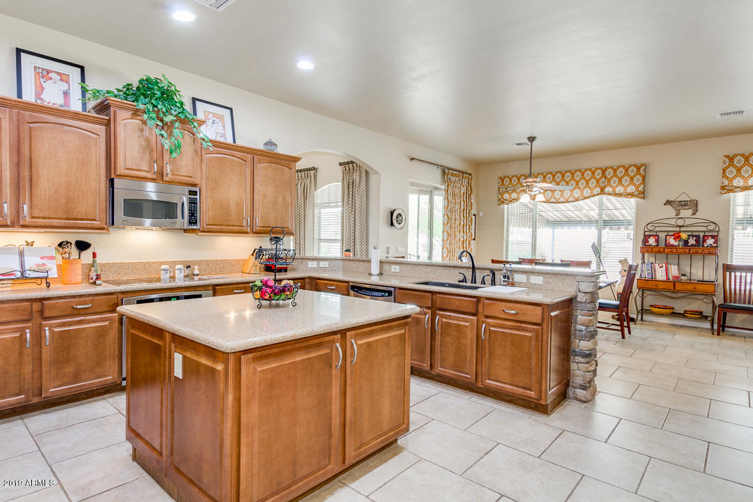 1126 West Joy Ranch Road Phoenix, AZ 85086 - Photo 19 of 45 Kitchen with Large Island