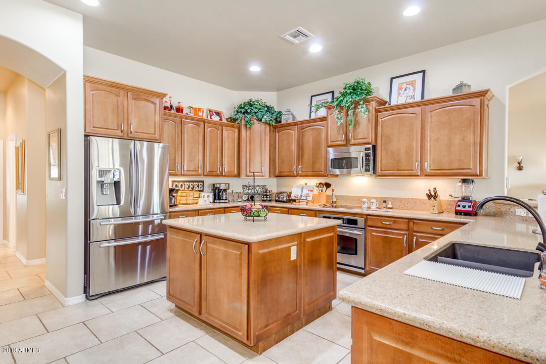 1126 West Joy Ranch Road Phoenix, AZ 85086 - Photo 21 of 45 Kitchen