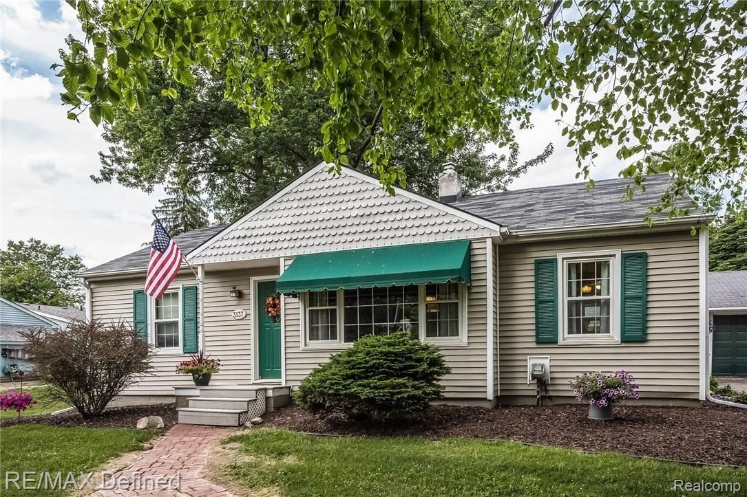 3137 Hickory Lawn Road Rochester, MI 48307 - Photo 5 of 49 006-Front_View-4376105-medium.jpg